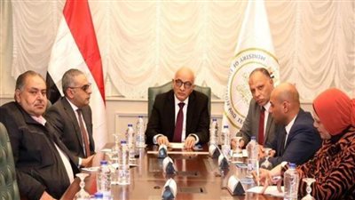 وزير التعليم يعقد اجتماعًا مع مديري المديريات التعليمية استعدادًا لامتحانات نصف العام