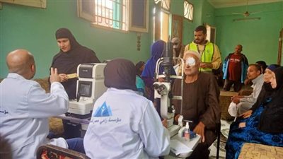 علاج 300 مريض و70 نظارة في قافلة راعي مصر ببني صالح بني سويف