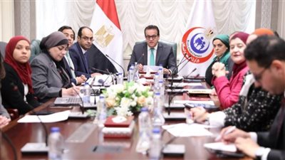 وزير الصحة يناقش الاستراتيجية القومية لعلاج لسرطان الأطفال