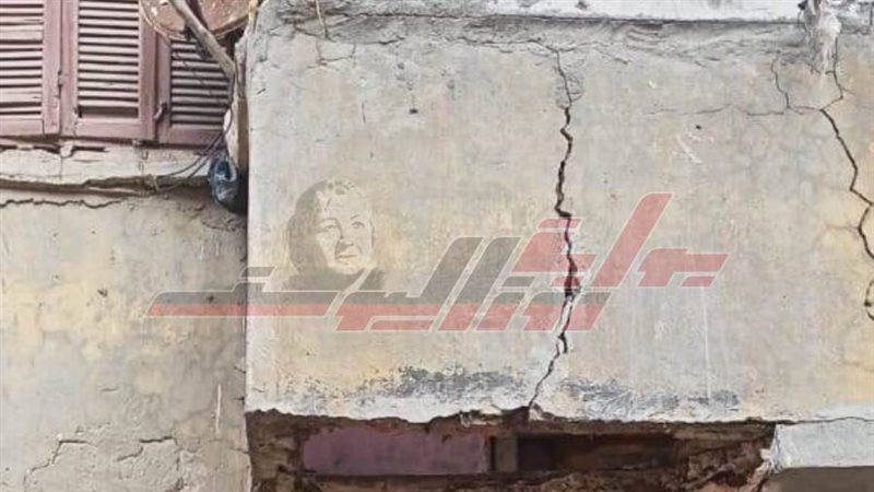 البلكونة المنهارة