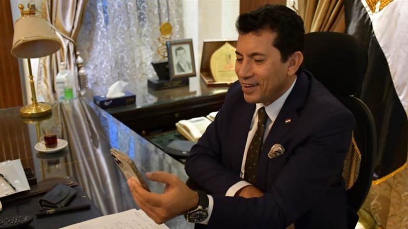 وزير الشباب والرياضة