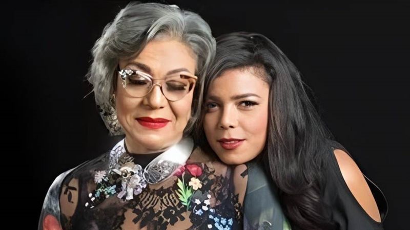 ناهد السباعي مع والدتها