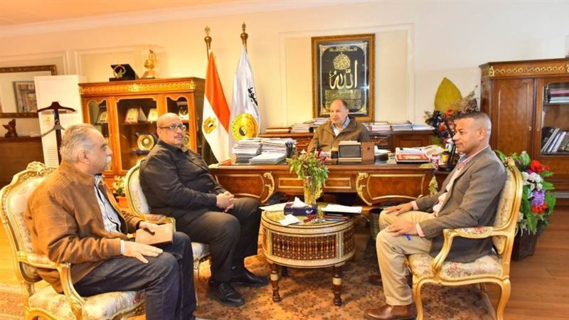 محافظ أسيوط يلتقى