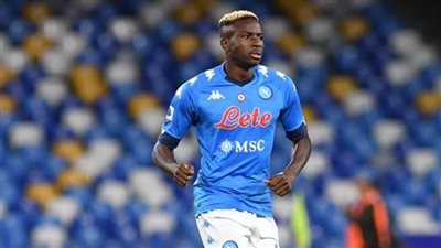 نابولي يعلن تجديد عقد مهاجمه النيجيرى فيكتور أوسيمين حتى 2026