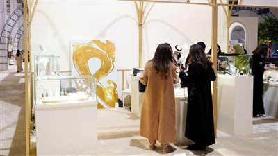 المقتنيات والمشغولات اليدوية من المجوهرات والملابس ومنسوجات المنزل تتألق في معرض 