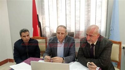 عبدالله يعقد اجتماعًا مع مديري الإدارات التعليمية لمتابعة انضباط سير الدراسة 