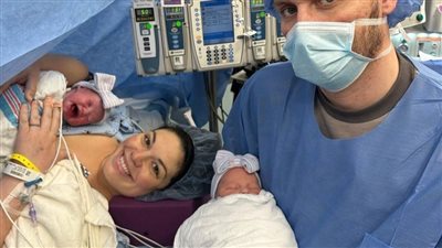 في حدث نادر.. أم مزدوجة الرحم تلد توأمًا في يومين متتاليين