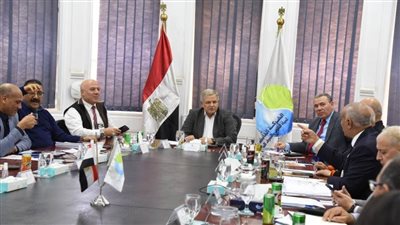 رئيس القابضة للمياه يتابع معدلات تنفيذ مشروعات المبادرة الرئاسية حياة كريمة