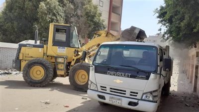 محافظ المنيا يتابع جهود الوحدات المحلية في رفع كفاءة منظومة النظافة وتمهيد الطرق