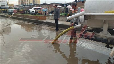 رفع مياه ومخلفات الأمطار بمدينة بلطيم في كفر الشيخ 