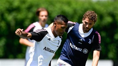 يوفنتوس يعلن إصابة لاعبيه ساندرو ولوكاتيلي