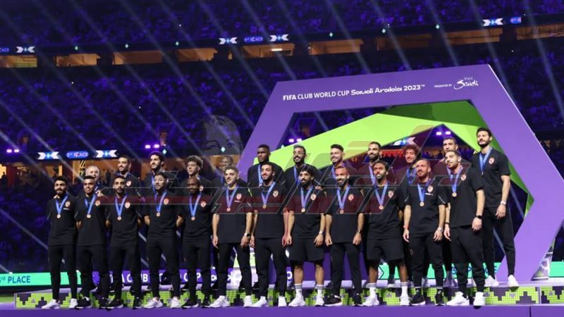 لحظة تتويج الأهلى