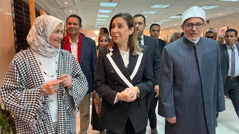 وزيرة الثقافة وقيادات