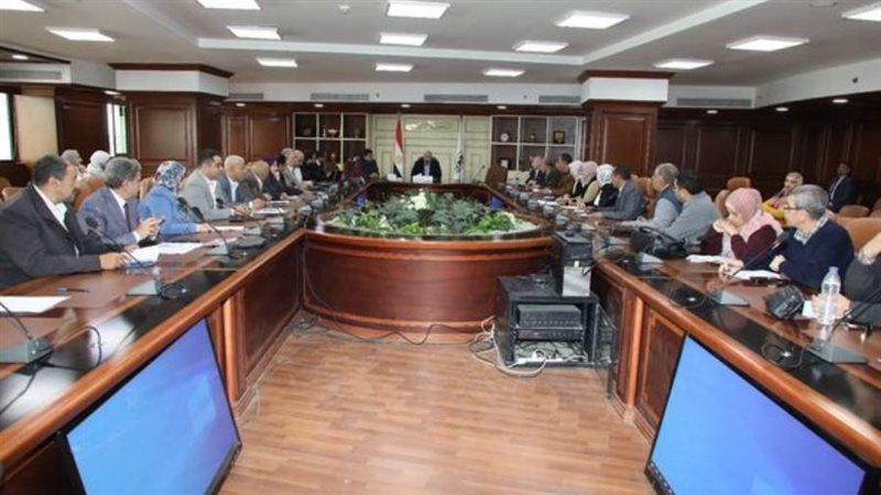 اجتماع محافظ بنى