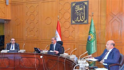 محافظ الإسماعيلية يستعرض جهود المجلس القومي للسكان بالمحافظة