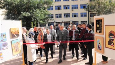 رئيس جامعة كفر الشيخ يفتتح معرض الفنون التشكيلية للطلاب من مختلف الكليات