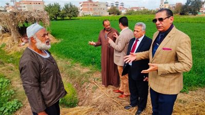 وكيل وزارة الزراعة بالبحيرة يتفقد زراعات القمح ويستمع لطلبات لمزارعين