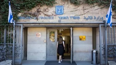 عاجل.. بالمليارات.. مصادر رسمية تكشف خسائر منع دخول العمال لإسرائيل 