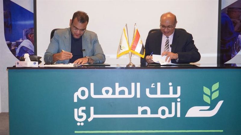 خلال مراسم التوقيع