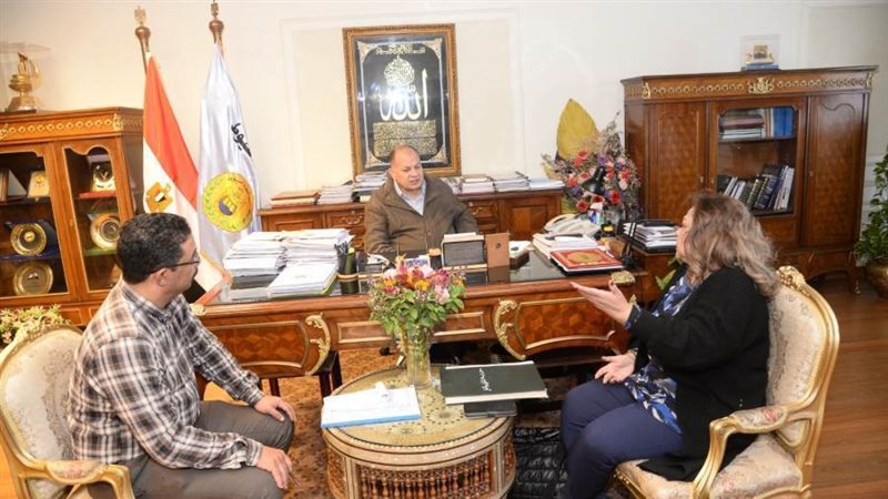 محافظ أسيوط يبحث