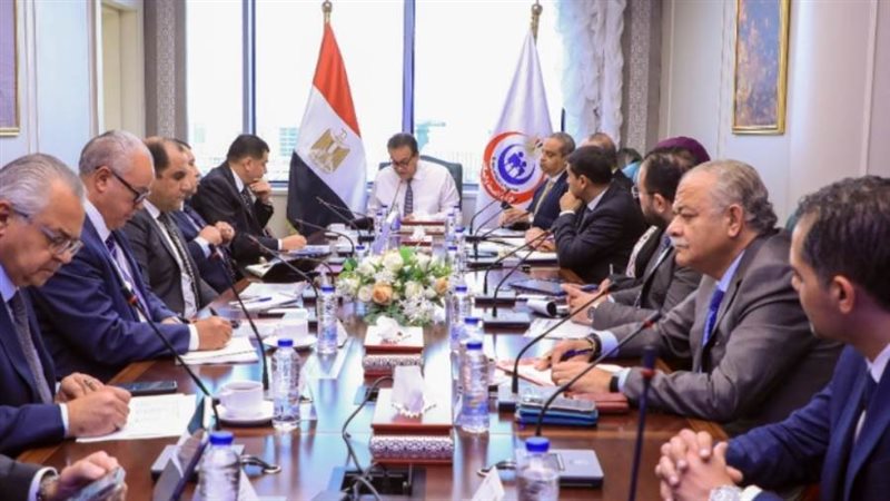 اجتماع وزير الصحة