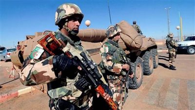 الجيش الجزائري: ضبط إرهابيين اثنين وكمية من المتفجرات و١٥٠ مهاجرًا غير شرعي