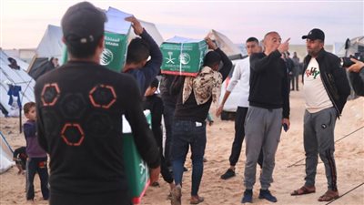 مركز الملك سلمان للإغاثة يواصل توزيع مساعداته الإنسانية للمتضررين في قطاع غزة