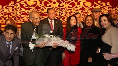 نجوم الفن والثقافة يشاركون تكريم المؤرخ المسرحي الدكتور عمرو دوارة.. صور 