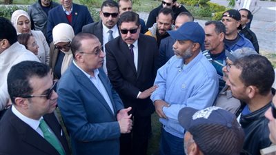 محافظ الإسكندرية يصرف مكافأة مالية شهرية للعاملين بالإدارة العامة للحدائق المركزية بالمحافظة