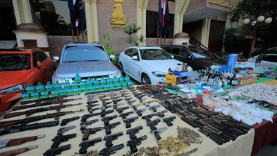 ضربة أمنية ناجحة.. سقوط تشكيل عصابي يجلب ويصنع المخدرات ويدير ورشة أسلحة نارية