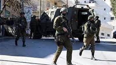 المرصد الأورومتوسطي: قوات الاحتلال الإسرائيلي تقوم بعمليات سطو وحرق لمنازل الفلسطينيين