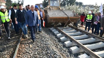 وزير النقل يتفقد عددًا من المشروعات بـ