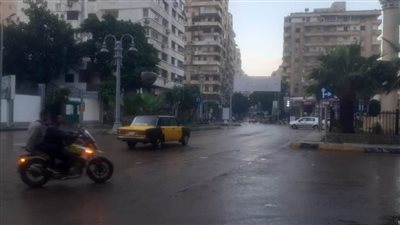 أمطار متوسطة إلى غزيرة تشهدها الإسكندرية.. والصرف الصحي يستعد