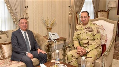 محافظ الإسكندرية يهنئ لواء هشام حسني لتوليه قيادة المنطقة الشمالية العسكرية