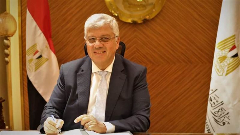 الدكتور ايمن عاشور