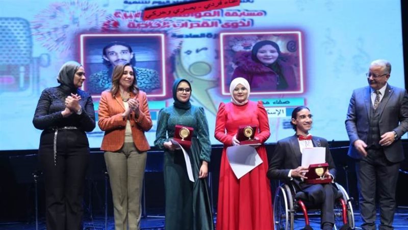 وزيرة الثقافة تكرم