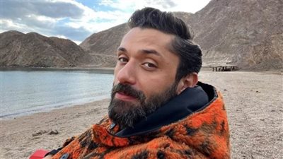 كريم محمود عبدالعزيز يعيد تقديم 