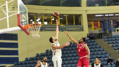 منتخب الإمارات يتأهل لنصف نهائي البطولة العربية للسلة