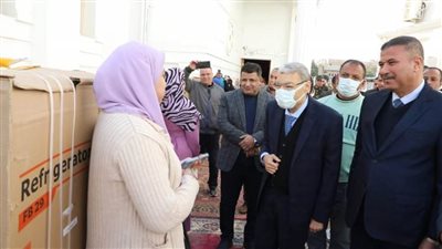 محافظ المنيا يسلم 100 جهاز عروسة مقدمة من البنك الزراعي المصري