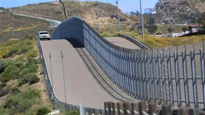  واشنطن بوست: أمريكا تستعد لإعادة فتح المعابر الحدودية الجنوبية مع انخفاض أعداد المهاجرين