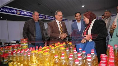 محافظ كفر الشيخ يتفقد معرض السلع الأساسية المخفضة