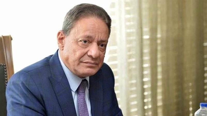 الكاتب الصحفي كرم