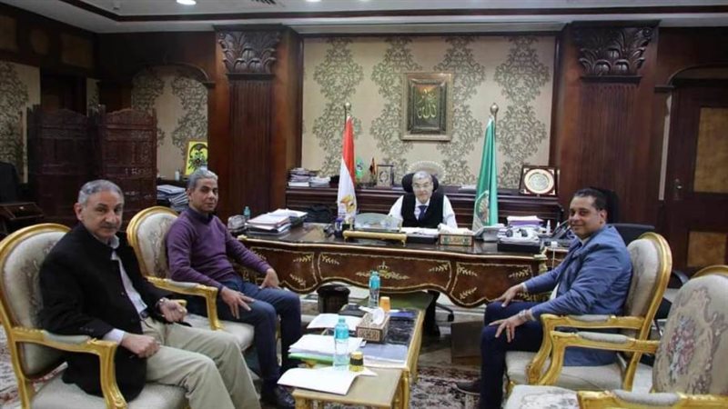 محافظ المنيا خلال