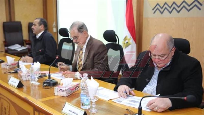 خلال الاجتماع