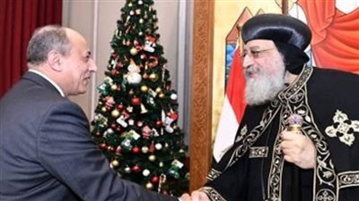 وزير الطيران المدني يهنئ البابا تواضروس الثاني بعيد الميلاد المجيد