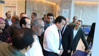 وزير الصحة والسكان يشيد بالخدمات الطبية بمجمع السويس الطبي
