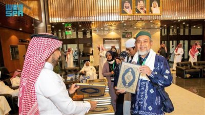ضيوف برنامج خادم الحرمين الشريفين للحج والعمرة يزورون مجمع الملك فهد لطباعة المصحف الشريف