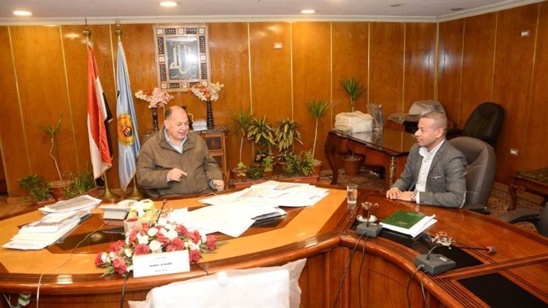 محافظ أسيوط يلتقي