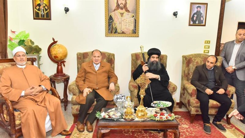 محافظ أسيوط يزور