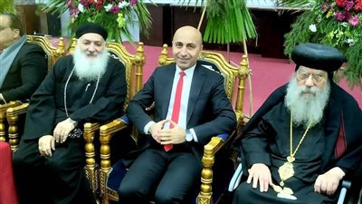 رئيس جامعة دمنهور يقدم لتهنئة بعيد الميلاد المجيد